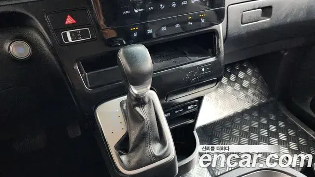 Hyundai Staria 2022 — Фото 9/20