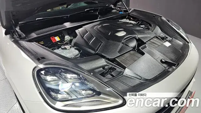 Porsche Cayenne 2021 — Photo 18/20