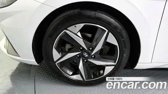 Hyundai The New Avante Hybrid 2020 — Photo 13/20