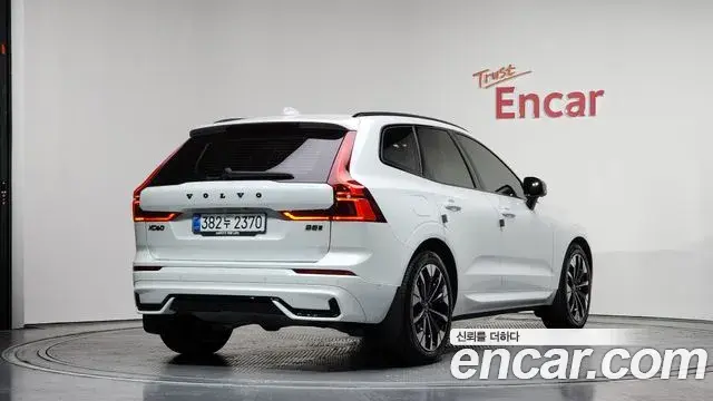 Volvo XC60 2025 — Photo 6/20