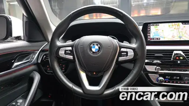 BMW 5 Series 2019 — Photo 9/20