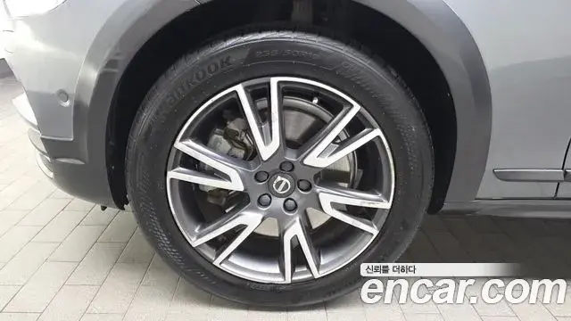 Volvo V90 Cross Country 2019 — Şəkil 10/37