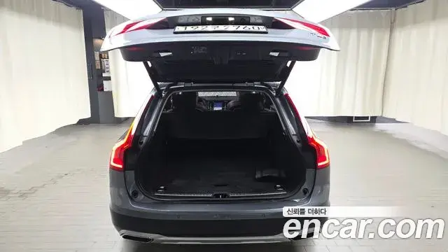 Volvo V90 Cross Country 2019 — Şəkil 37/37