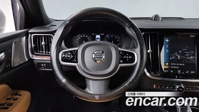 Volvo S60 2020 — Photo 2/20