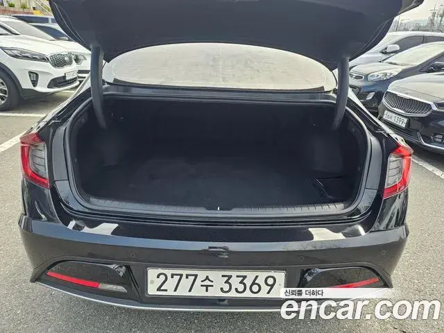 Hyundai Sonata Hybrid 2022 — Photo 15/20