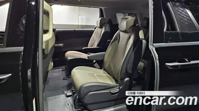 Kia Carnival 2024 — Фото 18/20