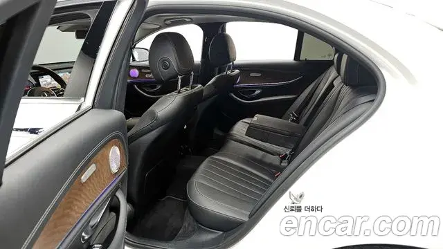 Mercedes-Benz E-Class 2020 — Фото 11/20