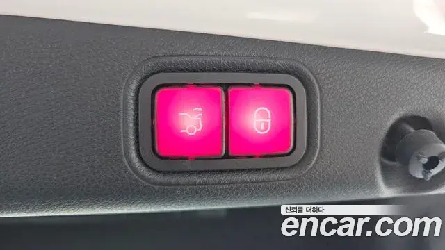 Mercedes-Benz E-Class 2020 — Фото 18/20
