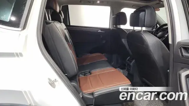 Volkswagen Tiguan Allspace 2023 — Фото 12/20
