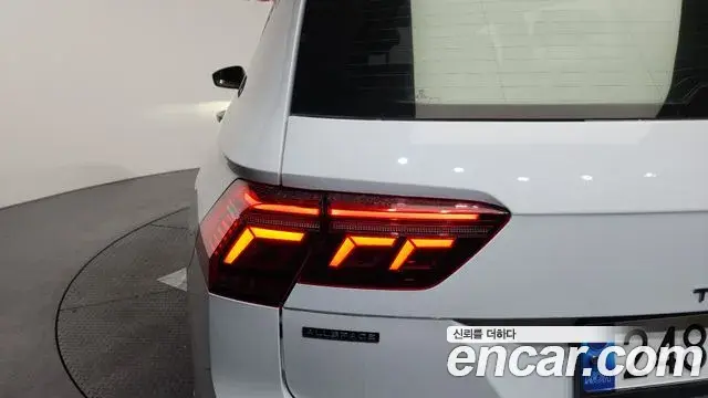 Volkswagen Tiguan Allspace 2023 — Photo 32/34