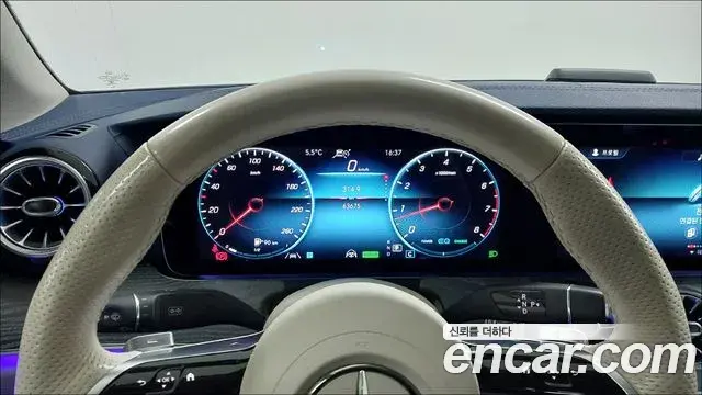 Mercedes-Benz E-Class 2022 — Photo 4/17