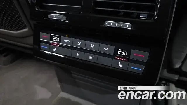 Volkswagen Touareg 2023 — ფოტო 23/35