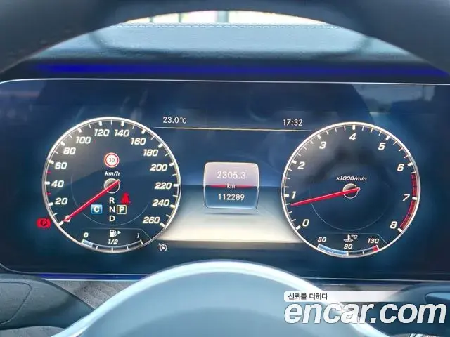 Mercedes-Benz E-Class 2019 — ფოტო 15/20