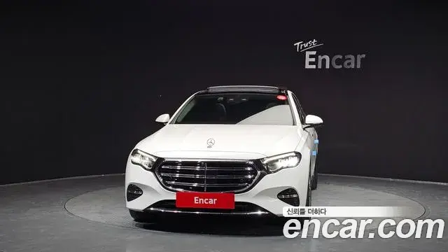 Mercedes-Benz E-Class 2024 — Photo 1/20