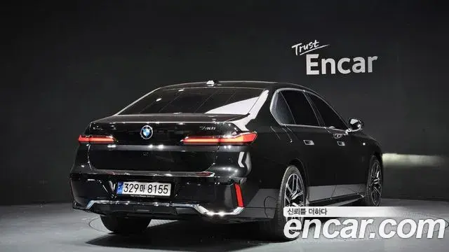 BMW 7 Series 2024 — Photo 8/31