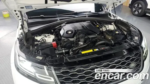 Land Rover Range Rover Velar 2018 — Photo 3/20
