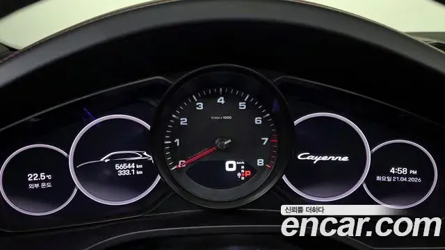 Porsche Cayenne 2023 — ფოტო 31/32