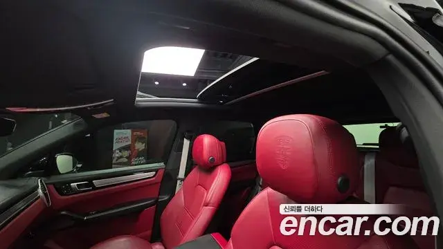 Porsche Cayenne 2023 — ფოტო 30/32