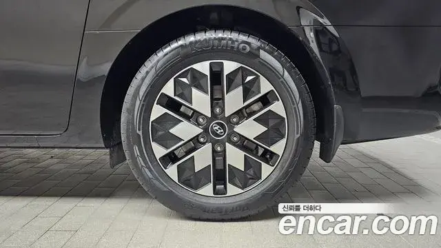 Hyundai Staria 2022 — ფოტო 14/34