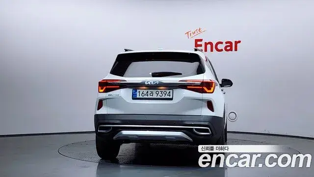 Kia Seltos 2022 — ფოტო 26/34