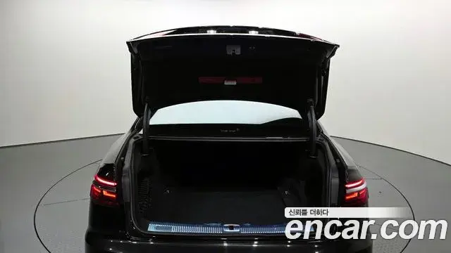 Audi A8 2021 — Şəkil 9/20