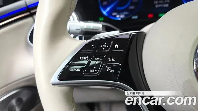 Mercedes-Benz EQS SUV 2023 — Photo 32/36