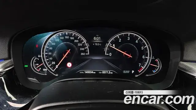 BMW 5 Series 2018 — Şəkil 8/20