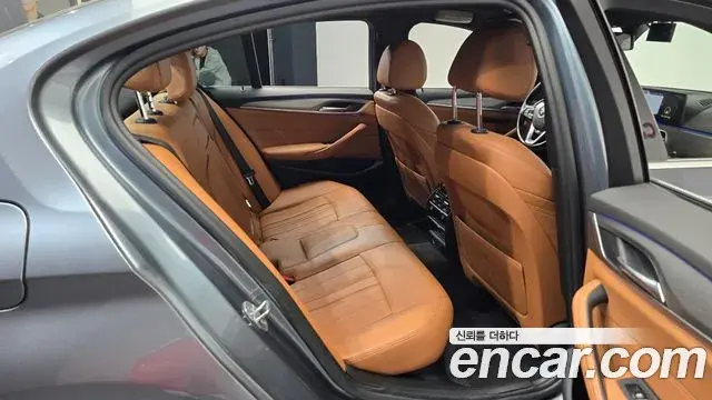 BMW 5 Series 2018 — Şəkil 1/20