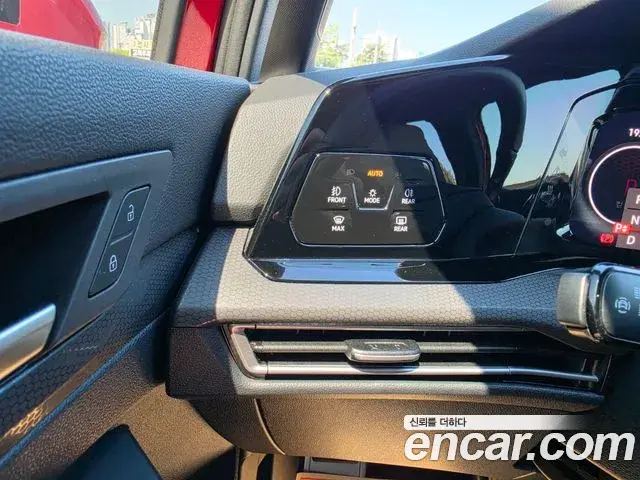 Volkswagen Golf 2024 — ფოტო 15/20