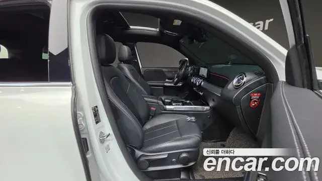Mercedes-Benz GLB-Class 2022 — ფოტო 25/34