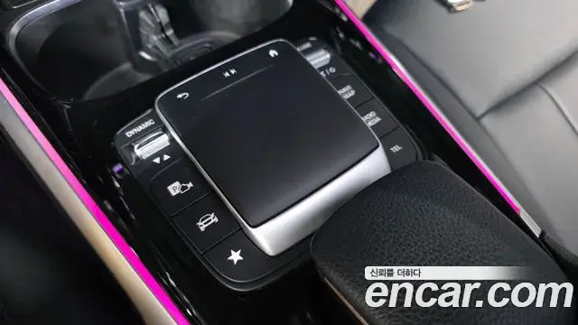 Mercedes-Benz GLB-Class 2022 — ფოტო 19/34