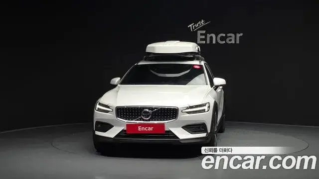 Volvo V60 Cross Country 2020 — ფოტო 30/35