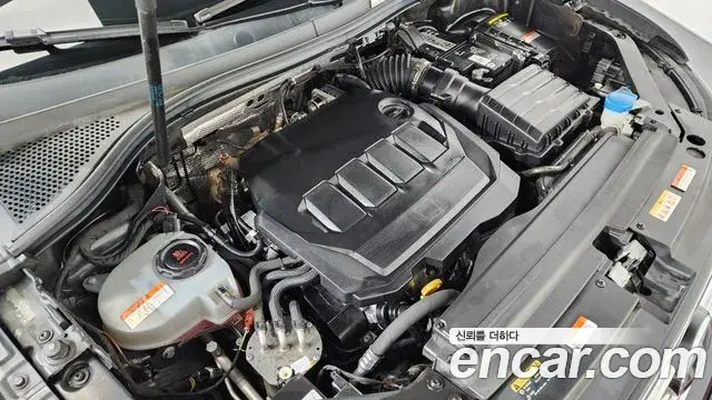 Volkswagen Tiguan 2021 — ფოტო 9/20