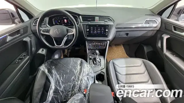 Volkswagen Tiguan 2021 — ფოტო 5/20