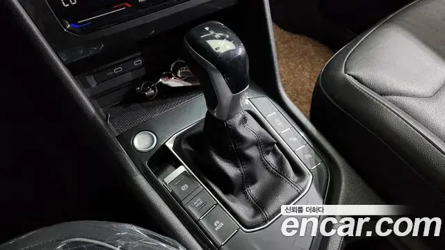 Volkswagen Tiguan 2021 — ფოტო 1/20