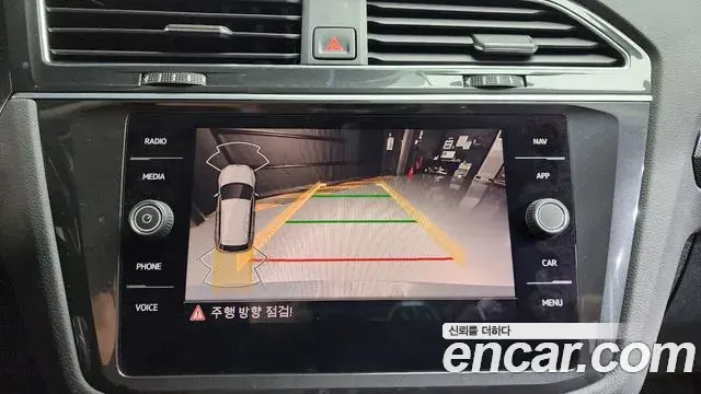 Volkswagen Tiguan 2021 — ფოტო 4/20