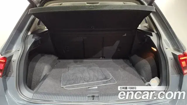Volkswagen Tiguan 2021 — ფოტო 6/20