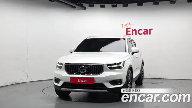 Volvo XC40 2021 — Фото 3/20