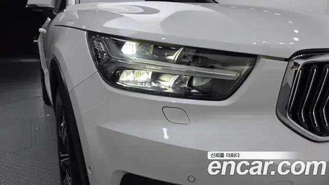 Volvo XC40 2021 — Photo 7/33
