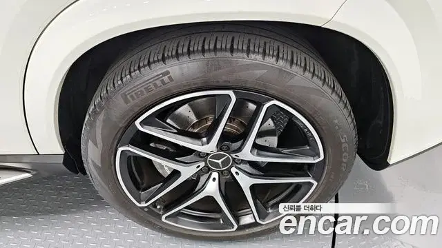 Mercedes-Benz GLE-Class 2021 — ფოტო 17/36