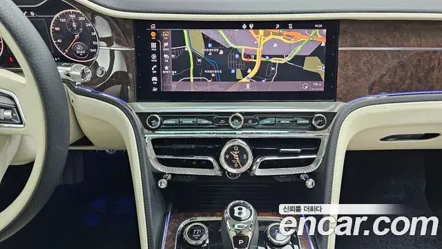 Bentley Flying Spur 2022 — ფოტო 14/20