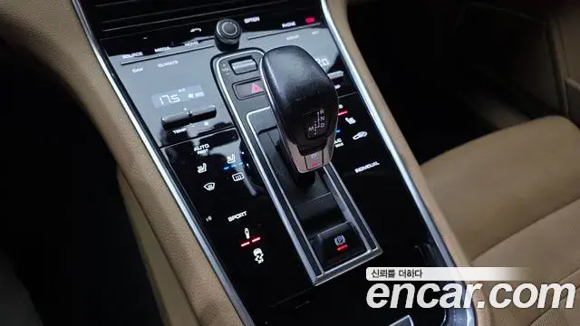 Porsche Panamera 2018 — Photo 9/20