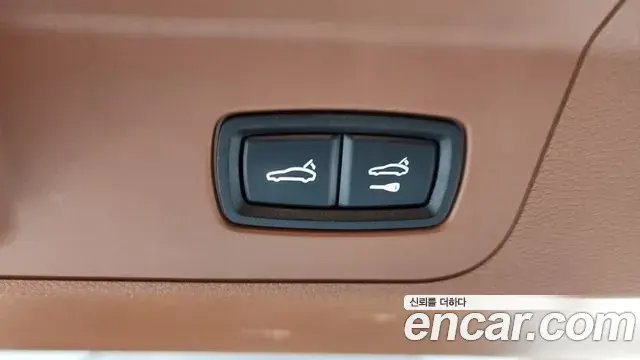 Porsche Panamera 2020 — ფოტო 16/37