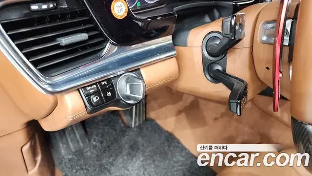 Porsche Panamera 2020 — ფოტო 20/37