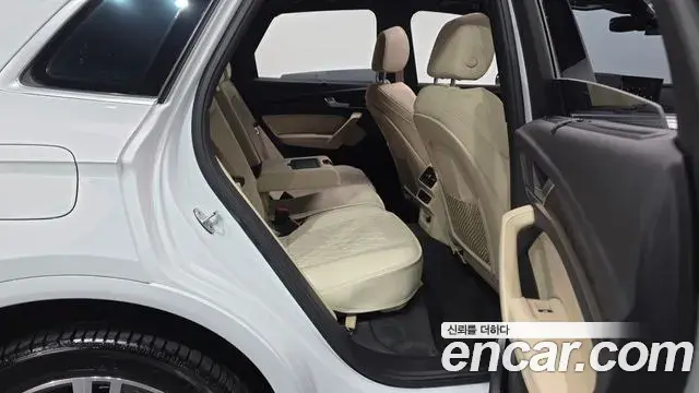 Audi Q5 2023 — Şəkil 19/33