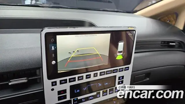 Hyundai Staria 2022 — ფოტო 17/32