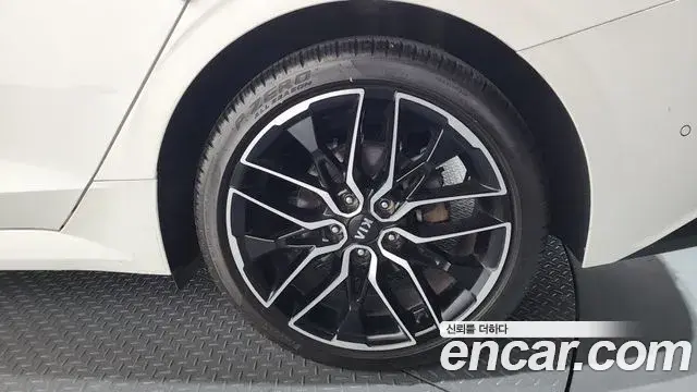 Kia K5 2021 — ფოტო 15/33
