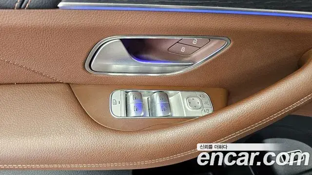 Mercedes-Benz GLE-Class 2024 — Photo 32/34