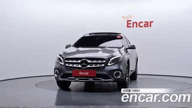 Mercedes-Benz GLA-Class 2019 — Şəkil 10/20