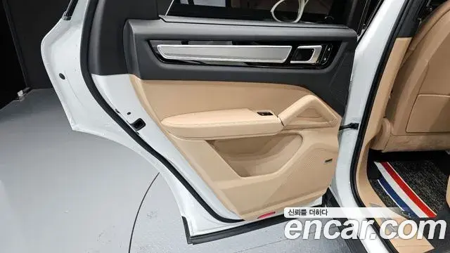 Porsche Cayenne 2022 — Photo 16/30